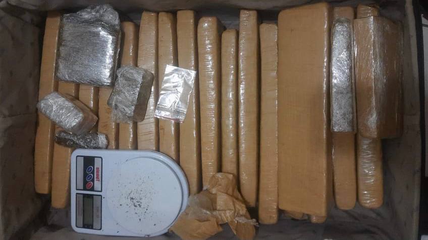 Trio de jovens é preso suspeito de tráfico no setor Leste Universitário