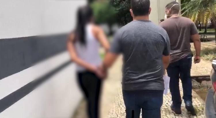 'golpe do novo número' Suspeita de aplicar 'golpe do novo número' em idosos é presa em Goiânia