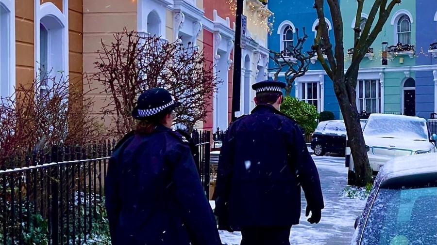 Mesmo com -25°C, casal é pego fazendo sexo em carro na Inglaterra