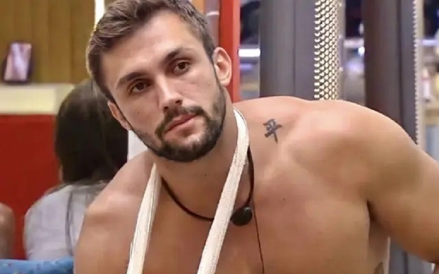BBB 21: Arthur é levado a hospital após se machucar na Prova do Líder
