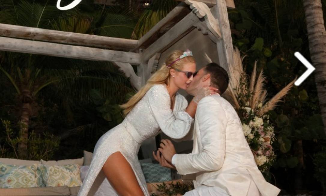 Paris Hilton é pedida em casamento no dia do aniversário; confira imagens