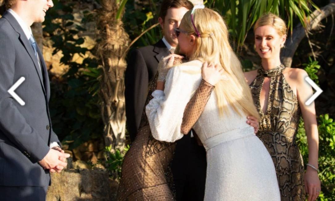 Paris Hilton é pedida em casamento no dia do aniversário; confira imagens