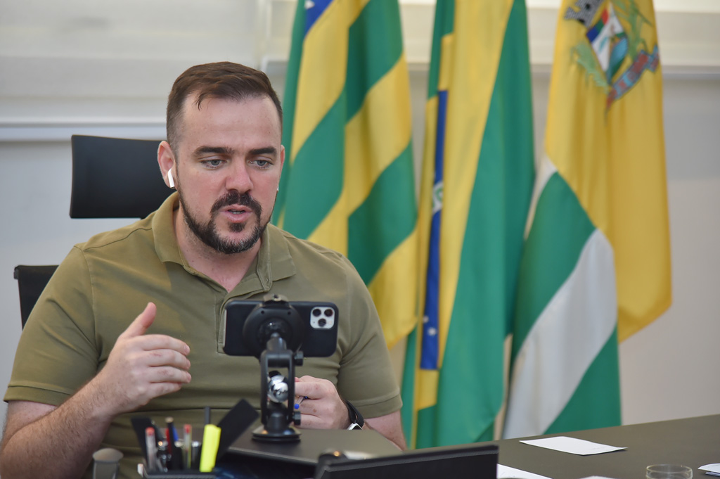 Ainda internado, Gustavo testa negativo para Covid