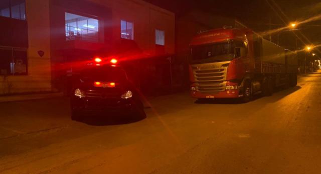 No Entorno do DF, PM apreende 50 toneladas de fertilizantes sem nota fiscal (Foto: Reprodução/PM)