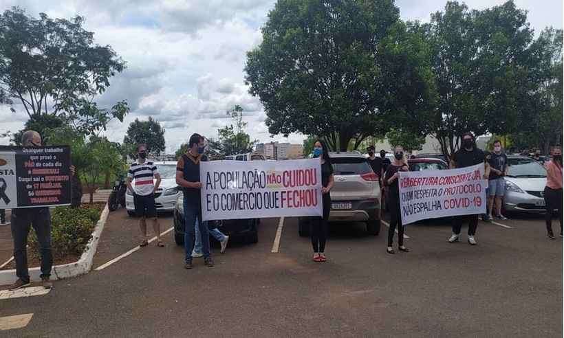 'O problema é 15 dias com 300 casos', diz prefeito mineiro a comerciantes; veja