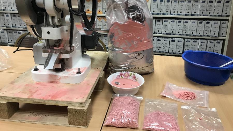 Polícia francesa apreende balas de morango pensando ser drogas sintéticas