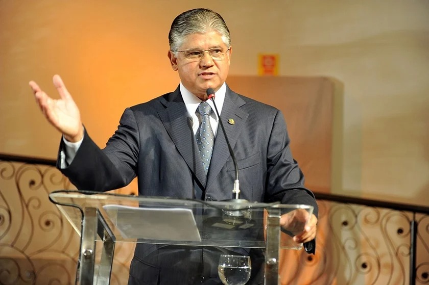 Empresário vacinado às escondidas em MG já foi vice de Aécio Neves