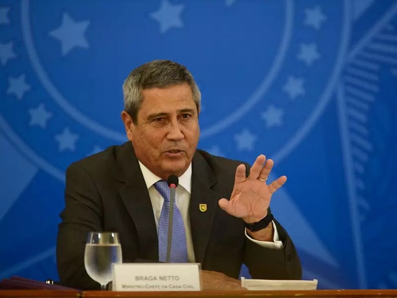 Comandantes colocam cargos à disposição e destacar golpe