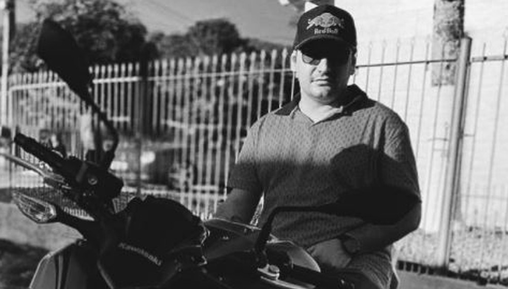 Jovem morre nos braços do pai após cobrar uso de máscara