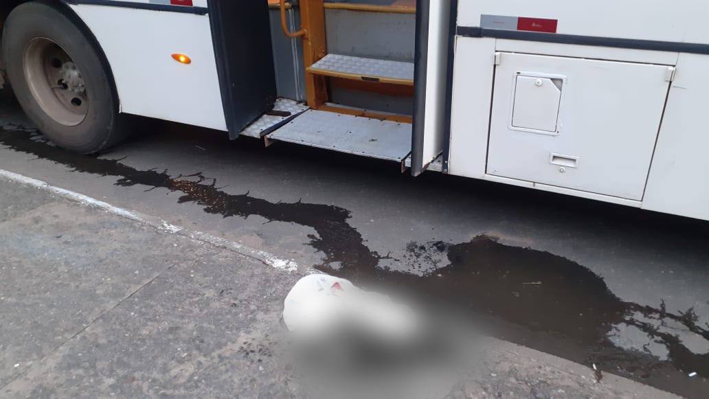 O motorista do ônibus fez o teste do bafômetro, para confirmar se havia alguma irregularidade, mas o resultado foi negativo