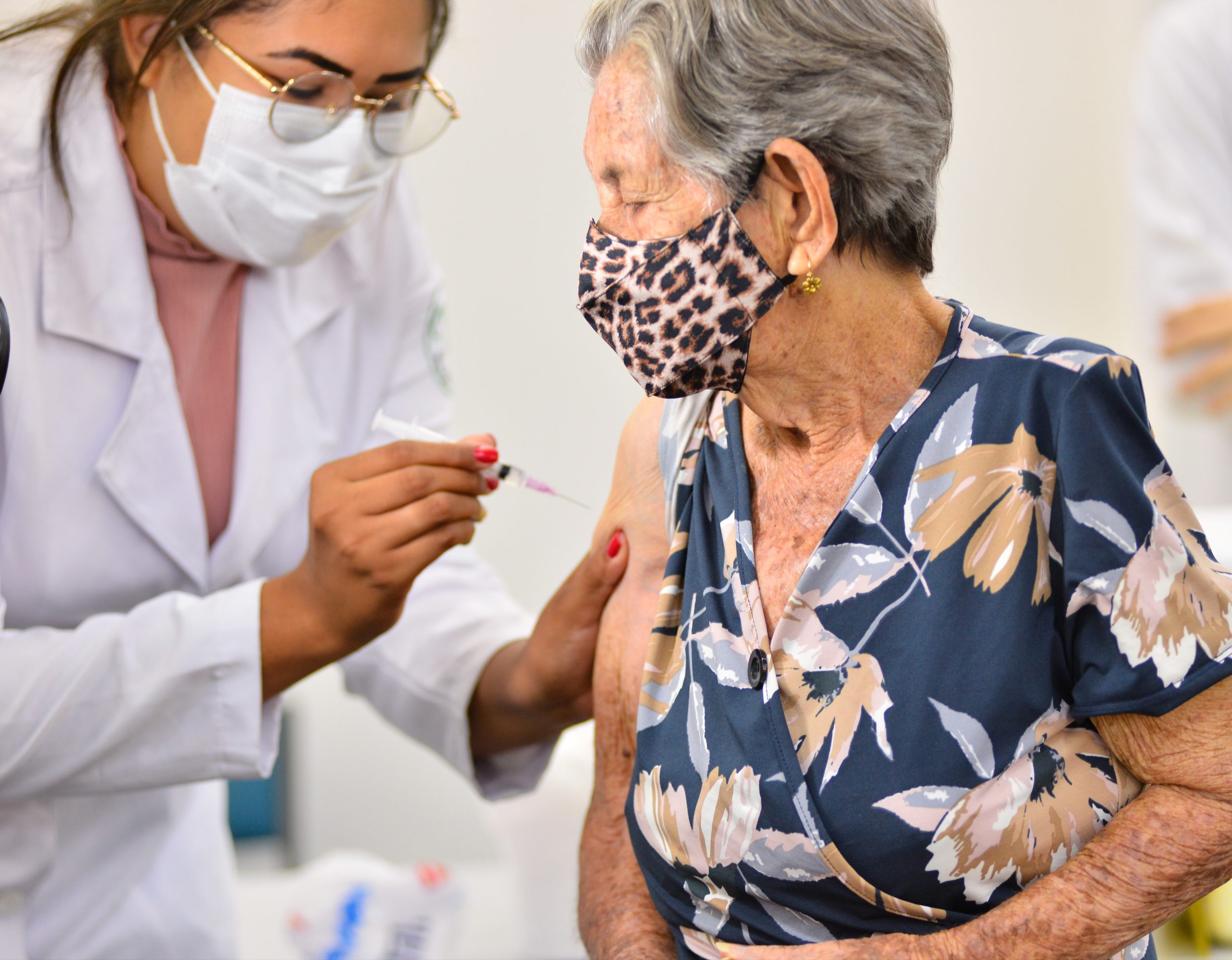 Não se deve reiniciar vacinação da Coronavac, diz superintendente de Saúde