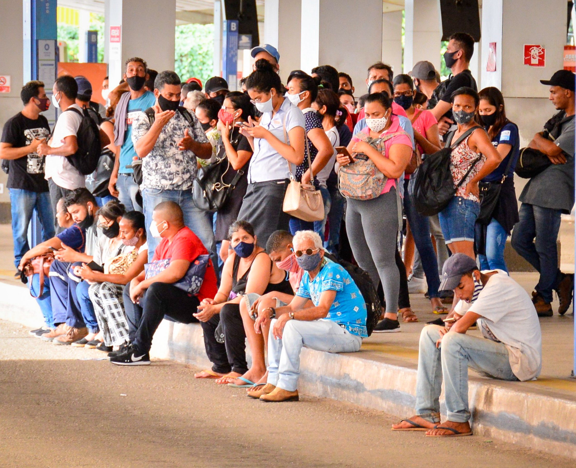 Empresas irão colocar 600 ônibus a mais nas linhas para evitar lotação