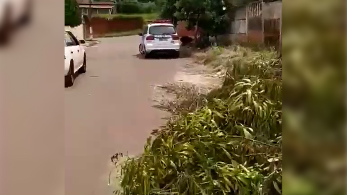 Policiais Militares resgatam bebê recém-nascido abandonado em lote baldio