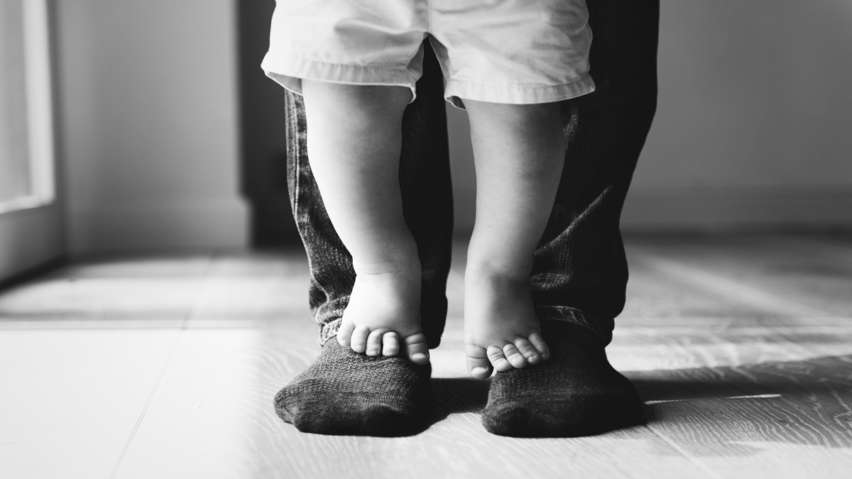 Em 2020, 504 pessoas tiveram, pela primeira vez, o nome e o sobrenome do pai no registro de nascimento em Goiás. (Foto: reprodução/Freepik)