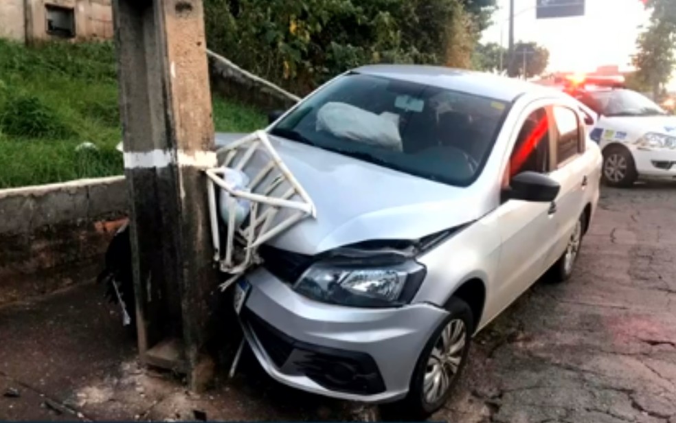 A vítima morreu após ser baleada dentro do próprio carro, no Setor Jardim Novo Mundo, em Goiânia