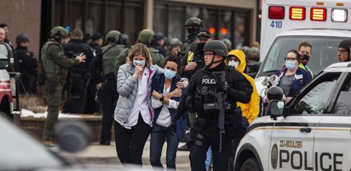 Homem ataca pessoas em supermercado e mata ao menos 10 nos EUA