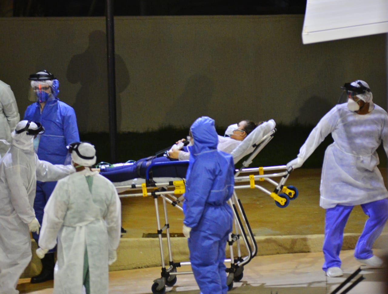 Médicos, enfermeiros e fisioterapeutas que já se apresentaram para atuar atendendo pacientes com coronavírus, no Hospital das Clínicas Covid (HCC).