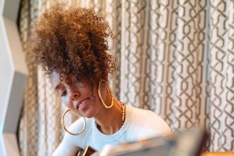 'Agora gosto da maneira como me sinto', diz Alicia Keys após ser capa de revista