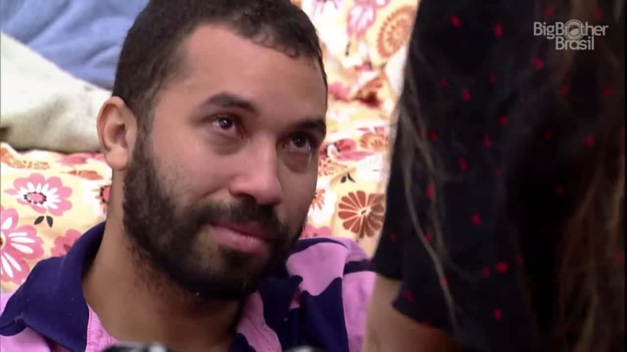 BBB Gil BBB 21: Mãe de Gil diz torcer por saída do filho após ameaças de morte