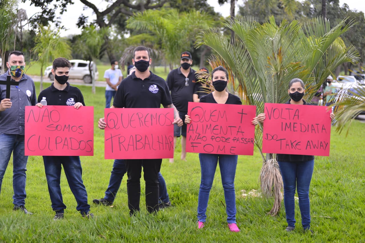 Empresários querem que clientes possam retirar pedidos em restaurante