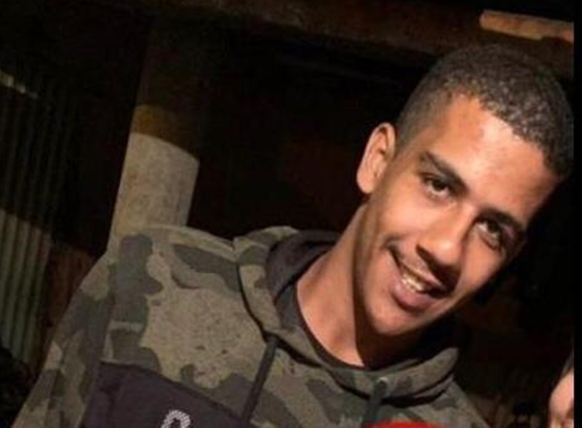 Familiares encontram corpo de jovem desaparecido em Terezópolis - O jovem Gustavo Fiaia da Cruz, de 19 anos, está desaparecido desde a última sexta-feira (12). As roupas dele foram encontradas, mas o rapaz continua desaparecido. Ele sumiu na cidade goiana de Teresópolis. - Família procura jovem que desapareceu em Teresópolis