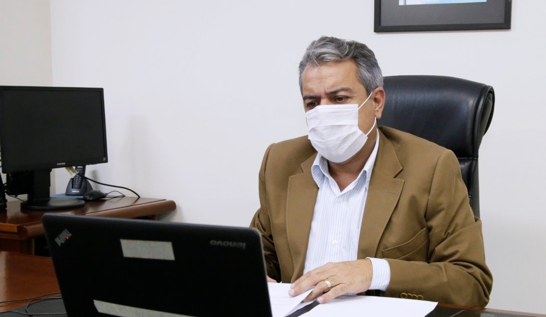 Máscara, distância e vacina. "Fora disso você é um energúmeno", diz secretário de Caiado