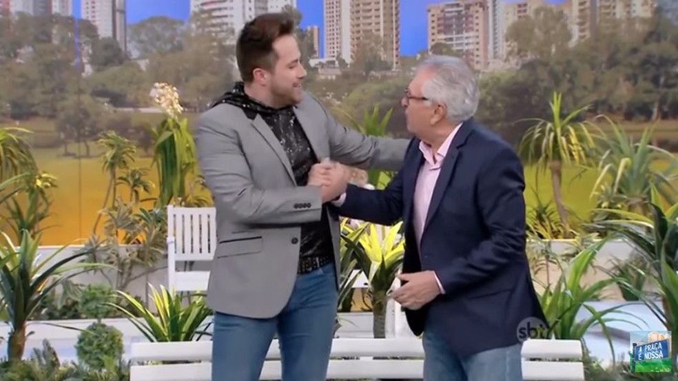 Humorista Kleber Lopes, de A Praça é Nossa, morre em decorrência da Covid-19