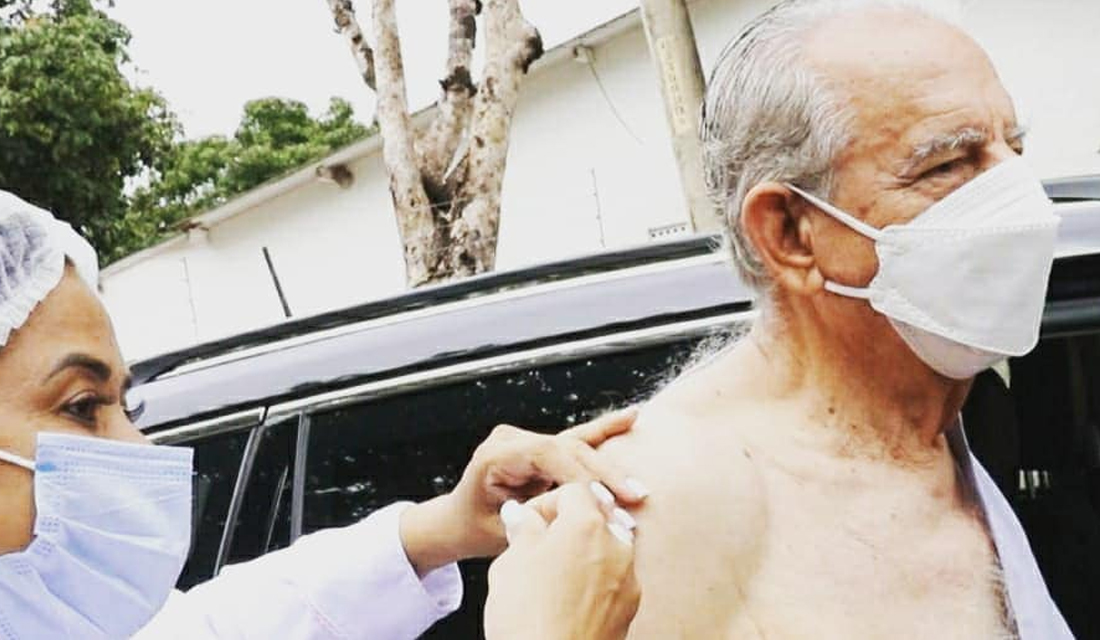 "Alegria de receber a segunda dose da vacina contra Covid-19", diz Iris