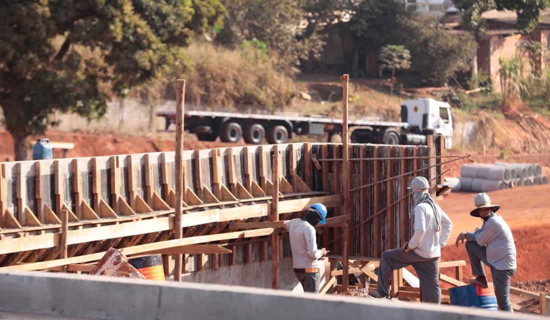 Jurista vê desigualdade em liberar de obras públicas e suspender privadas