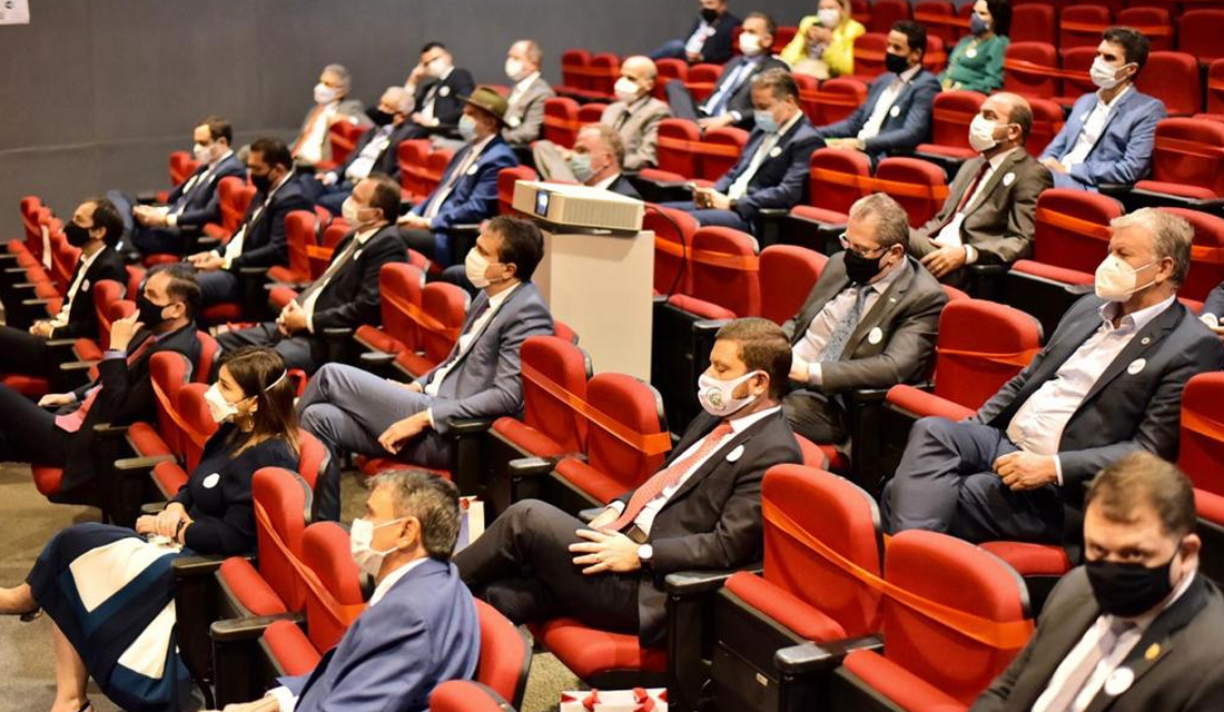 Laboratório vai produzir 8 milhões de doses de vacina russa por mês, a partir de abril