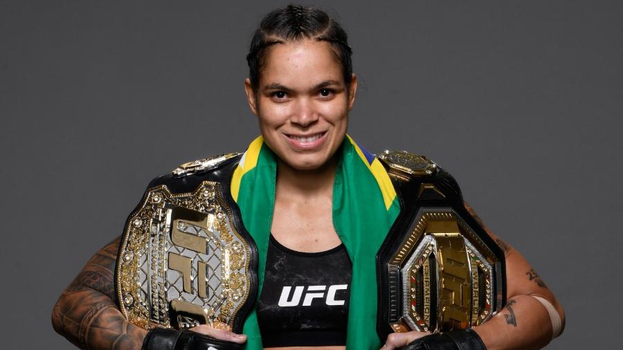'Vou me aposentar com os 2 cinturões', diz Amanda Nunes após finalizar Anderson
