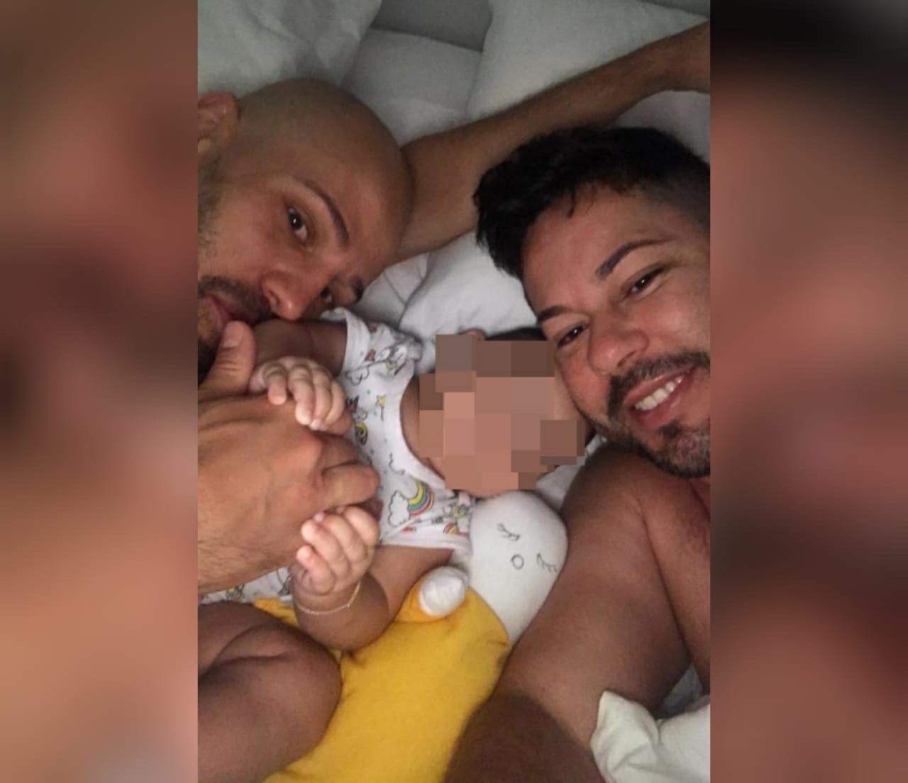 A Justiça de Goiás reverteu uma adoção e um casal homoafetivo foi obrigado a devolver uma criança à família acolhedora em Pirenópolis. (Foto: arquivo pessoal)