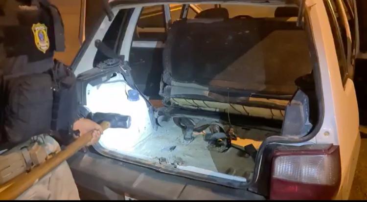 Polícia apreende droga avaliada em quase R$ 1 milhão em fundo falso de carro em Jataí - PRF) apreendeu nove quilos de cloridrato e pasta base de cocaína escondidos em um fundo falso construído no porta-malas