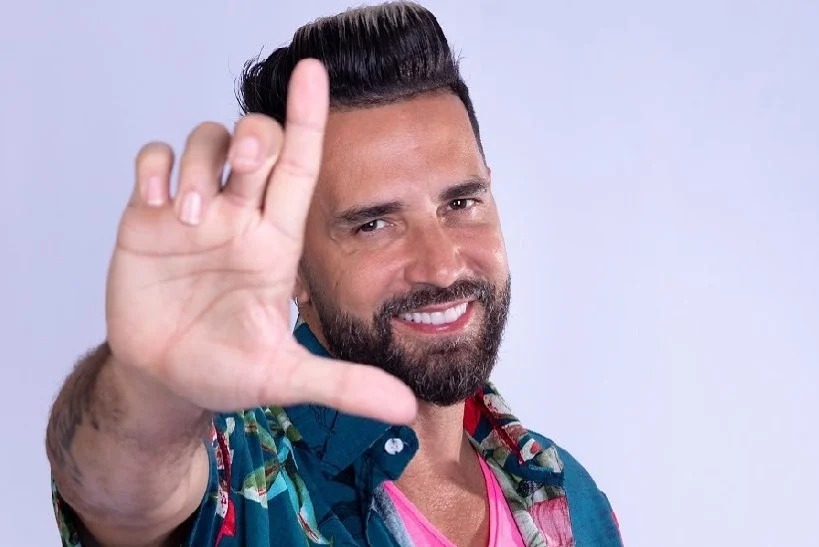 Latino diz que perdeu R$ 15 milhões com mulheres e corridas de cavalos