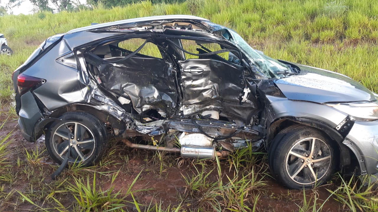 Idoso morre após colisão transversal entre dois carros na BR-060