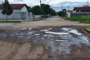 Moradores denunciam série de buracos em Itapuranga (Foto: Divulgação/Leitores)