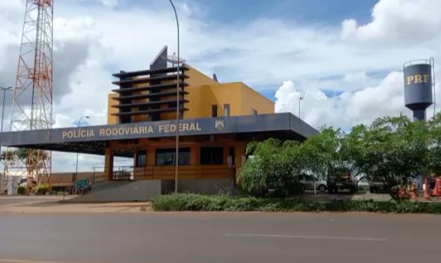 Na manhã desta quarta-feira (10), a Polícia Rodoviária Federal (PRF) apreendeu quatro caminhões com defeitos nos freios e com pneus sem condições de segurança na BR-060, em Rio Verde, no sudoeste de Goiás - PRf apreende quatro caminhões com defeitos nos freios na BR-060, em Rio Verde