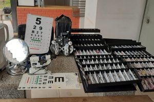 A Polícia Civil fechou, nesta quinta-feira (11), um consultório oftalmológico clandestino instalado em uma residência do setor São Francisco, em Porangatu