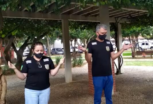 Policiais civis param em luto e protesto por colegas que morreram em razão da covid - Os policiais civis de Goiás, mobilizados pelo Sindicato dos Policiais Civis (Sinpol), fizeram na tarde desta sexta-feira (12) uma paralisação, entre às 15 e 16 horas, para homenagear os colegas mortos pela covid-19