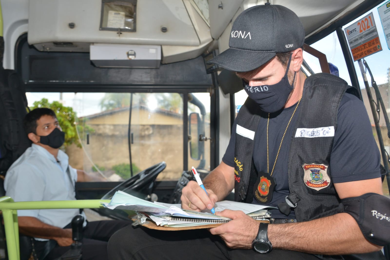 Fiscalização multa mais de 70 ônibus por superlotação em terminais de Aparecida (Foto: Divulgação/SecomAparecida)