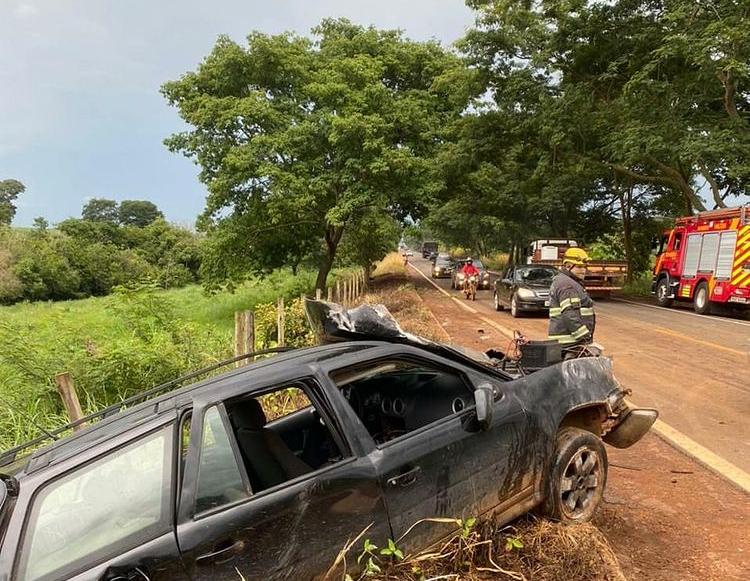 Acidente entre carro e moto deixa seis feridos na GO-333, em Campo Limpo