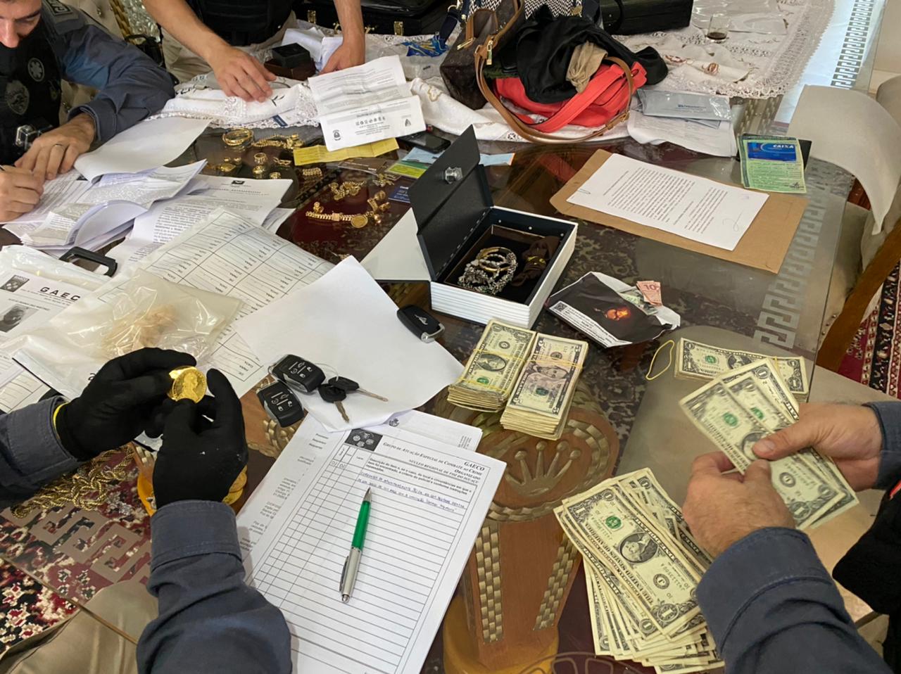 Uma operação realizada MP de Goiás e do Paraná cumpre mandados de prisão contra um casal denunciado por uso de documentos falsos. (Foto: divulgação/MP)