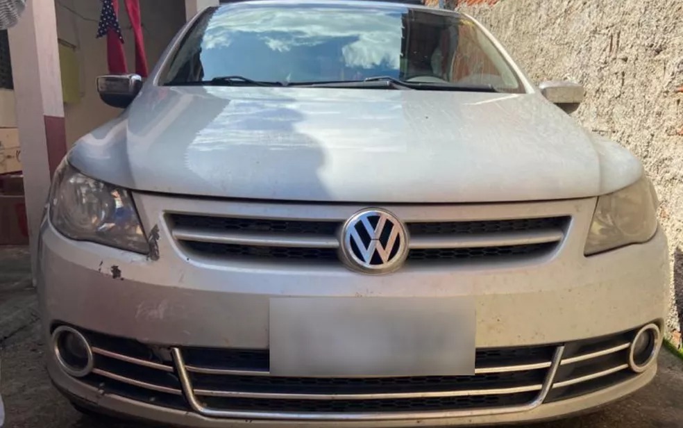 A Polícia Civil prendeu, nesta segunda-feira (15), um homem suspeito assediar pelo menos 15 mulheres em Uruaçu. O investigado ficou conhecido na cidade como o "tarado do Voyage prata" - Polícia prende suspeito de importunação sexual em Uruaçu