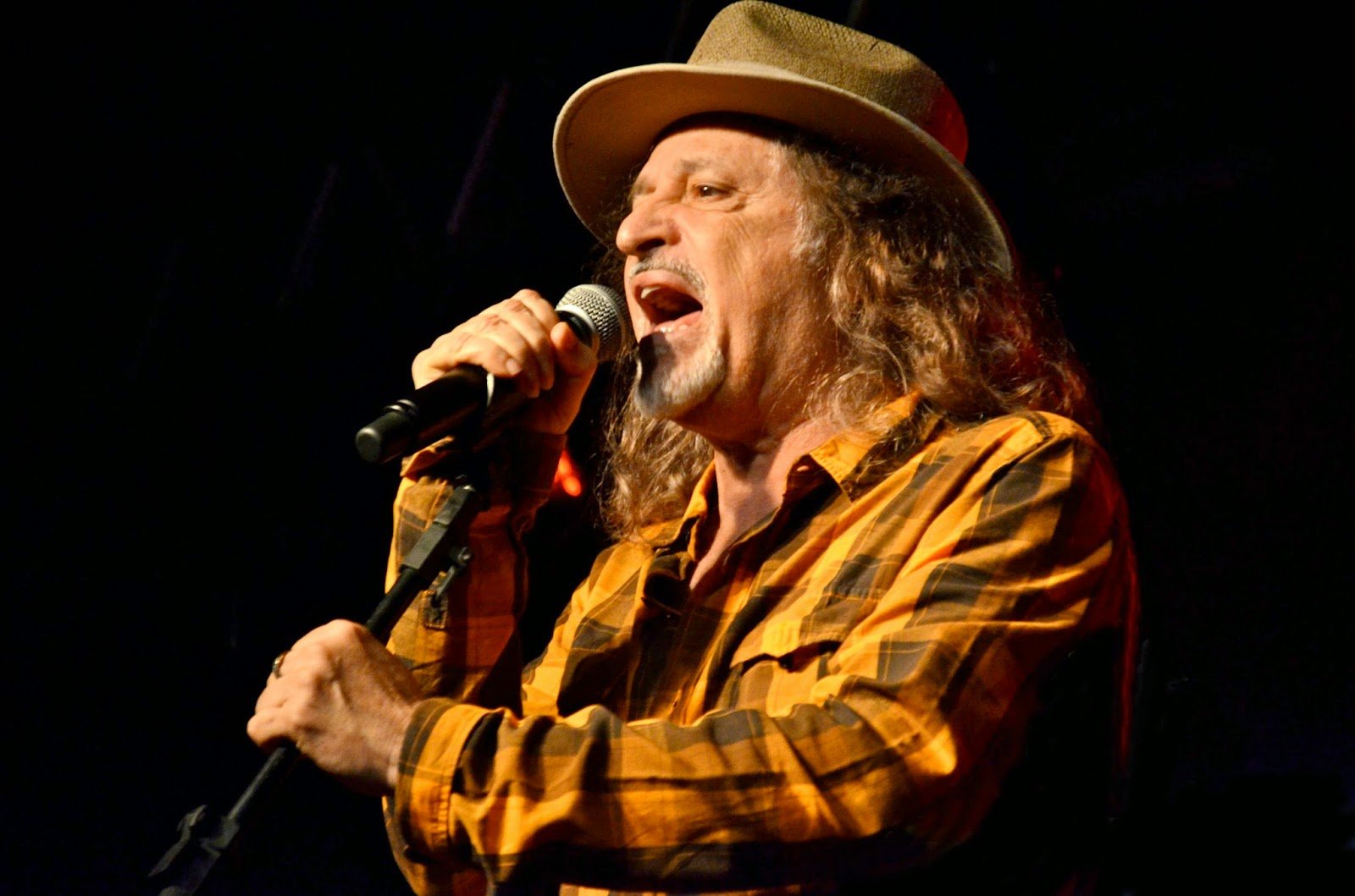 Em exílio pandêmico, Alceu Valença lança disco com música inédita e regravações