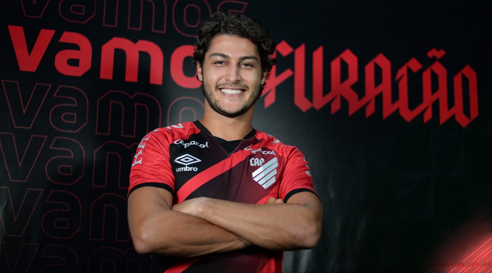 Acusado de duplo homicídio, Athletico-PR anuncia contratação de Marcinho