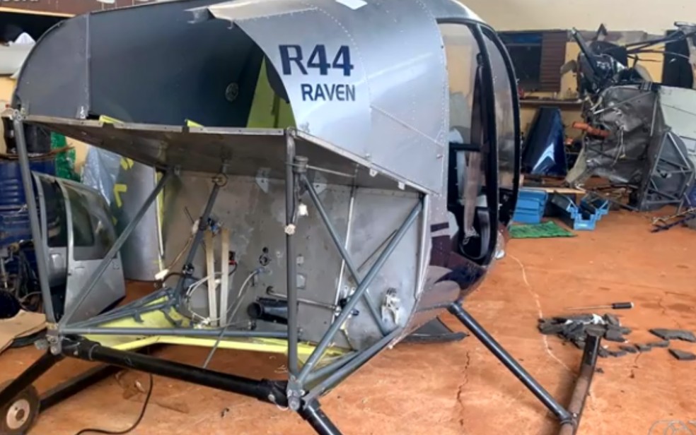 Polícia apreende dois helicópteros em galpão clandestino de Trindade