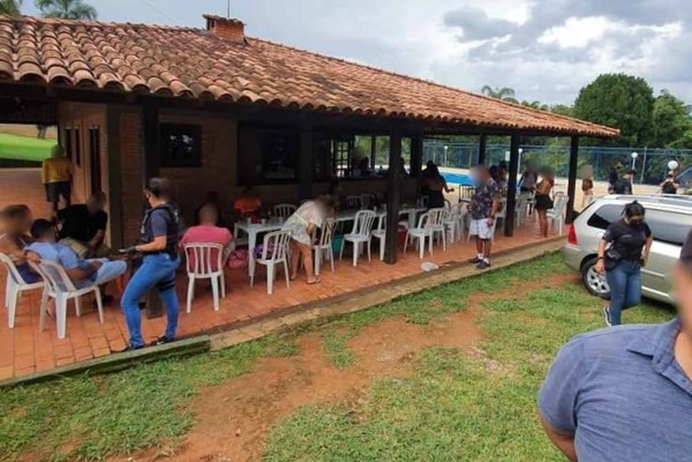 Polícia prende 36 pessoas em festa de swing clandestina no DF