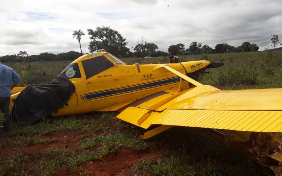 Piloto faz pouso forçado após hélice de avião agrícola quebrar em Quirinópolis