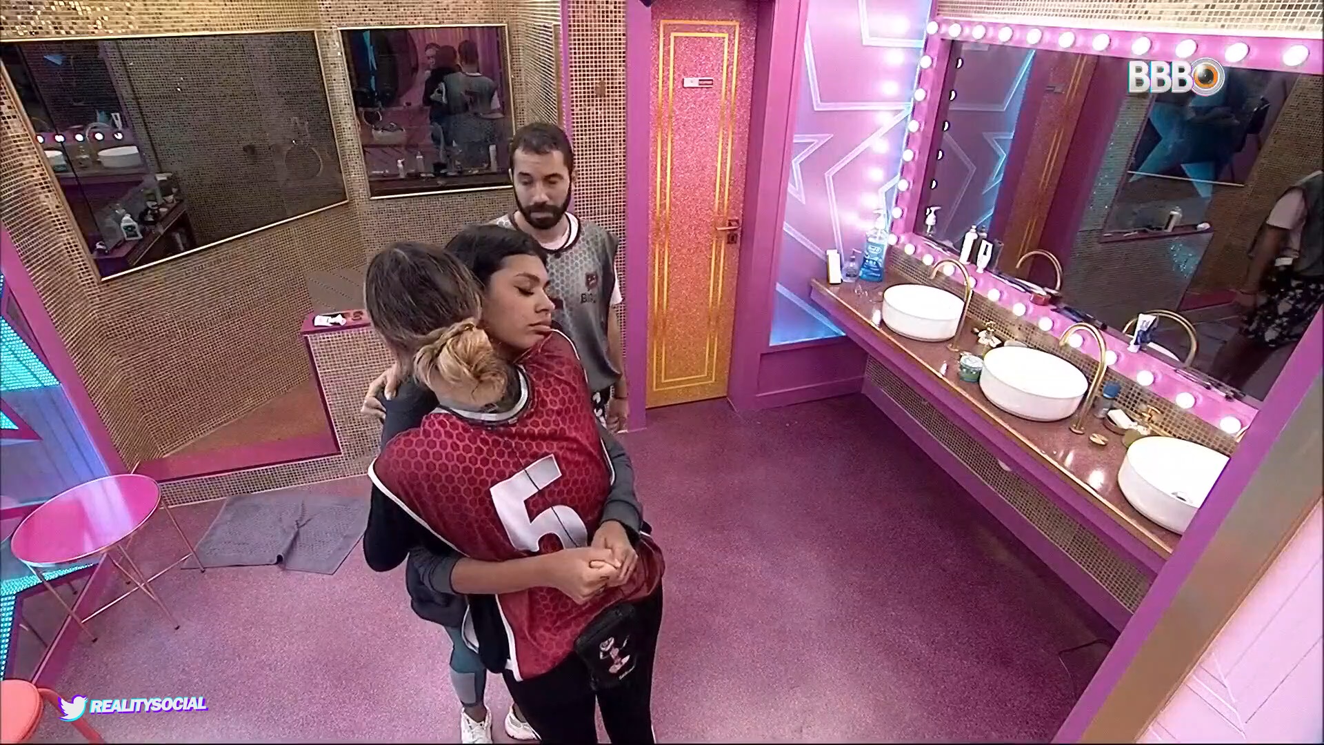 BBB 21: Sarah e Gil ganham Prova do Líder após Pocah fazer um pouco de xixi