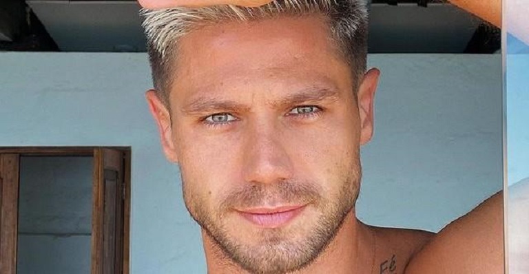 Jonas Sulzbach mostra conversa de criminoso após tentativa de golpe; foto Jonas Sulzbach mostra criminoso batendo papo com ele após tentativa de golpe